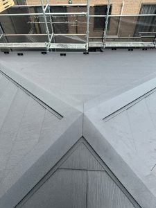 さいたま市見沼区で築19年初めての屋根修理〈スレートの割れ・欠けをスーパーガルテクトで根本解決〉